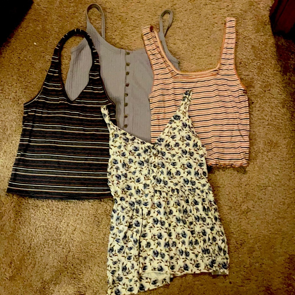 AE bundle set of 4 tanks like new